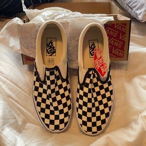 Brand new. Comes with box. Checkered vans. Men’s 8.5 women’s 10.